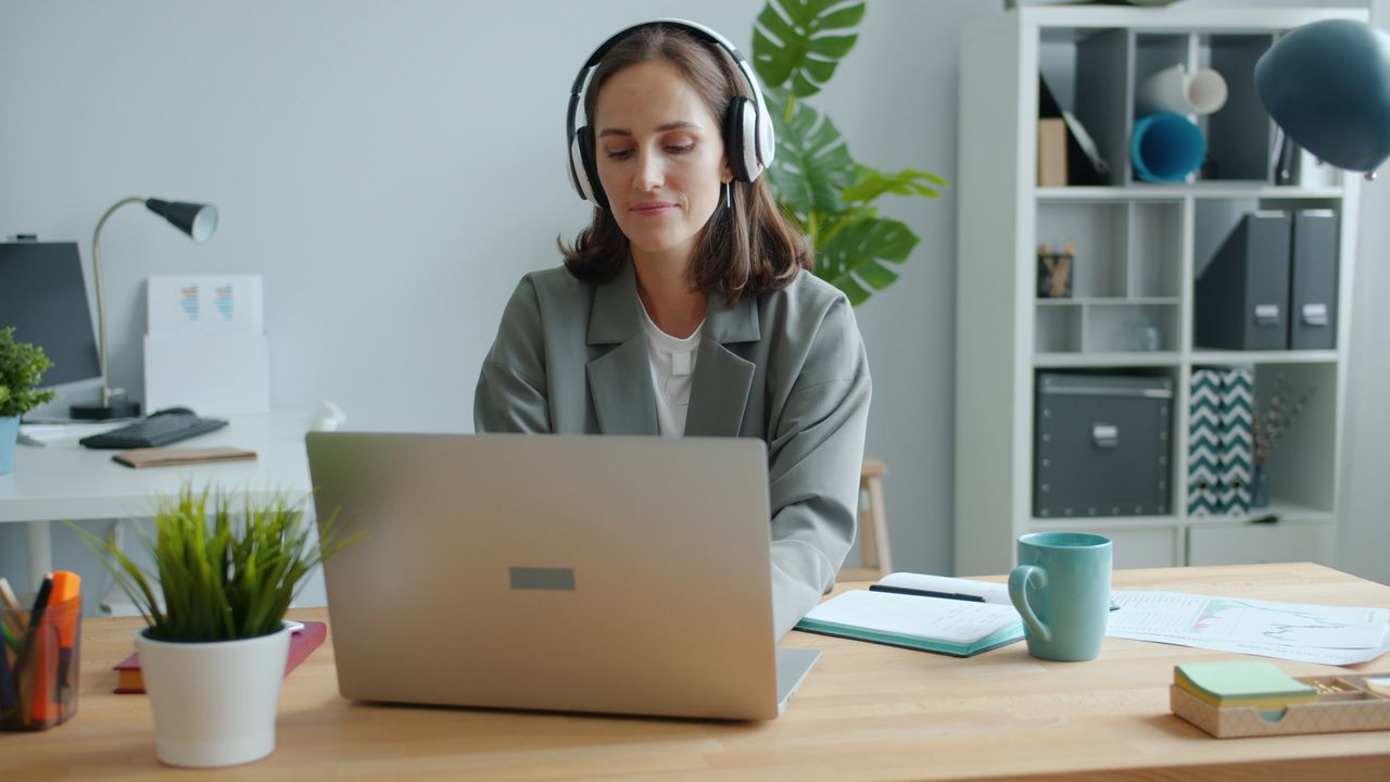 Focused support agent at a laptop
